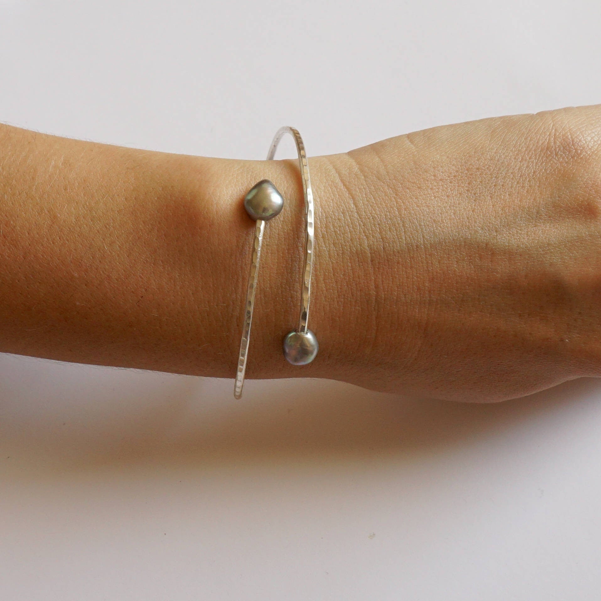 Modern Elegance Hand-Made Double Pearl 2mm Hammered Bangle Bracelet - 0232 - Virginia Wynne Designs