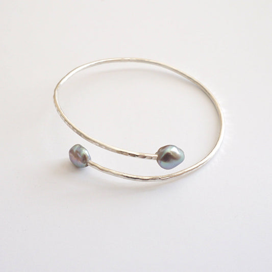 Modern Elegance Hand-Made Double Pearl 2mm Hammered Bangle Bracelet - 0232 - Virginia Wynne Designs