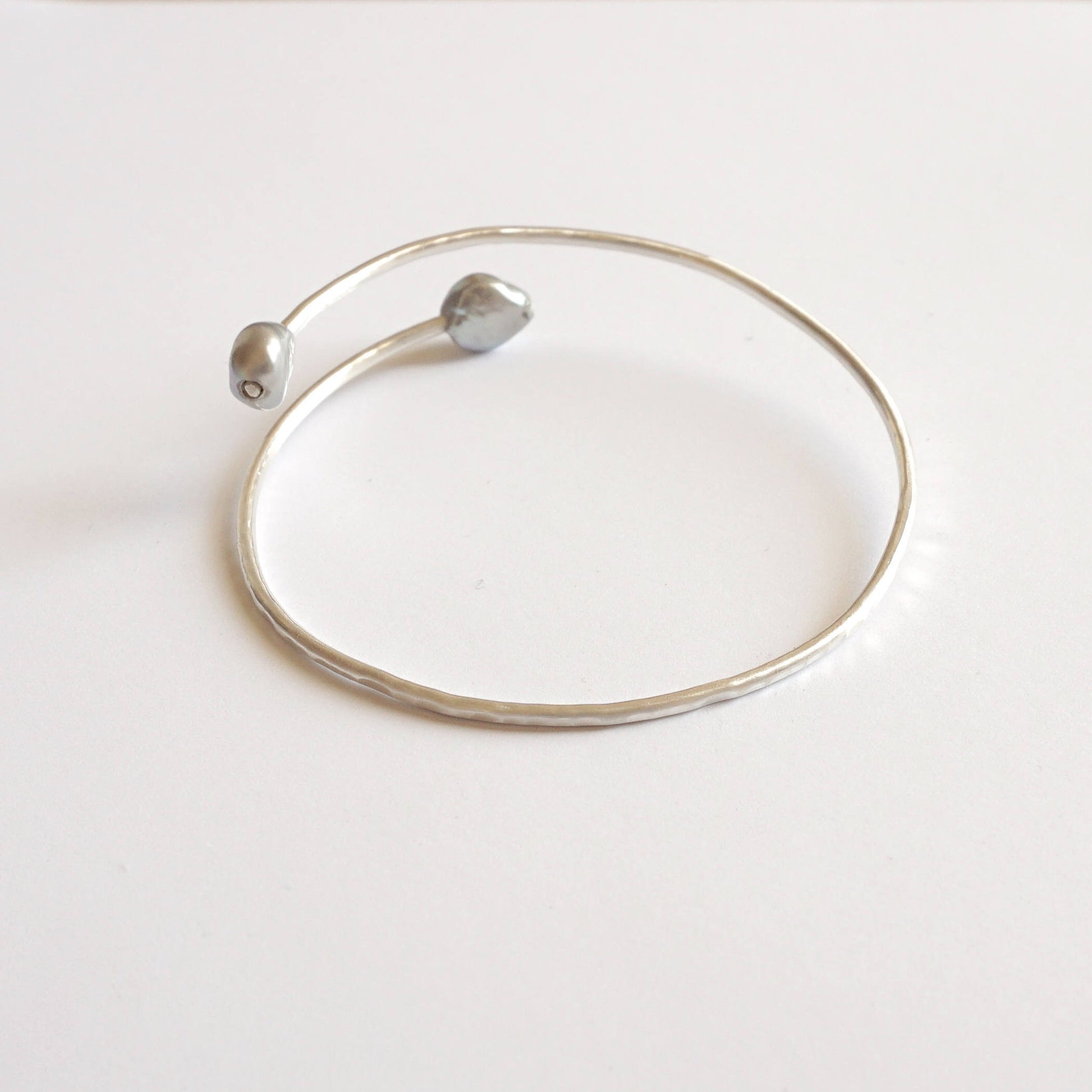 Modern Elegance Hand-Made Double Pearl 2mm Hammered Bangle Bracelet - 0232 - Virginia Wynne Designs