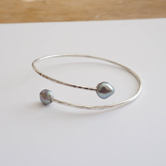 Modern Elegance Hand-Made Double Pearl 2mm Hammered Bangle Bracelet - 0232 - Virginia Wynne Designs